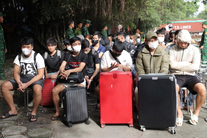 Giải cứu hàng trăm người Việt bị lừa sang Campuchia làm việc- Ảnh 2. Giải cứu hàng trăm người Việt bị lừa sang Campuchia làm việc- Ảnh 2.
