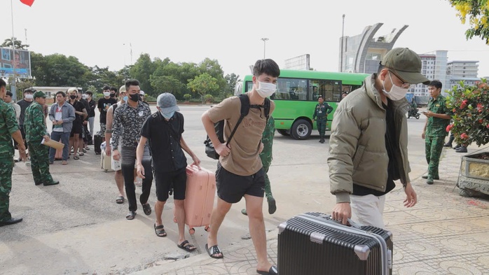 Giải cứu hàng trăm người Việt bị lừa sang Campuchia làm việc- Ảnh 1. Giải cứu hàng trăm người Việt bị lừa sang Campuchia làm việc- Ảnh 1.