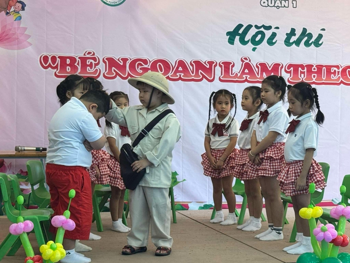 Trẻ mầm non đọc thơ, kể chuyện về Bác Hồ ở ngày hội "Hoa bé ngoan"- Ảnh 3. Trẻ mầm non đọc thơ, kể chuyện về Bác Hồ ở ngày hội "Hoa bé ngoan"- Ảnh 3.