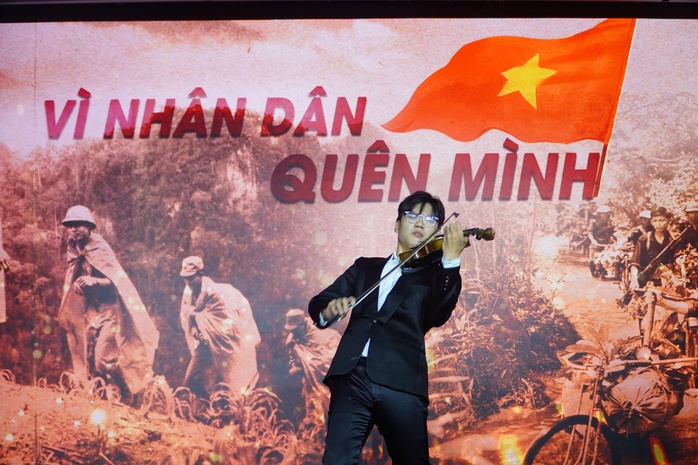 Chương trình nghệ thuật đặc biệt “Bài ca không quên”- Ảnh 1. Chương trình nghệ thuật đặc biệt “Bài ca không quên”- Ảnh 1.