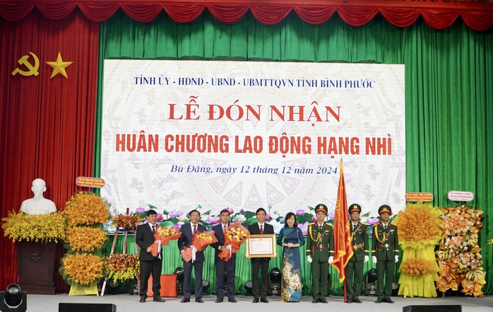 Huyện Bù Đăng đón nhận Huân chương Lao động hạng Nhì- Ảnh 2. Huyện Bù Đăng đón nhận Huân chương Lao động hạng Nhì- Ảnh 2.