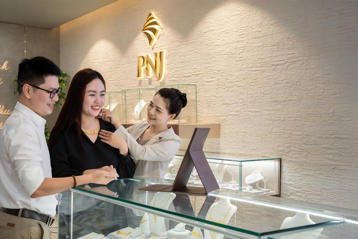 PNJ vào Top 50 Công ty kinh doanh hiệu quả nhất Việt Nam 2024- Ảnh 2. PNJ vào Top 50 Công ty kinh doanh hiệu quả nhất Việt Nam 2024- Ảnh 2.