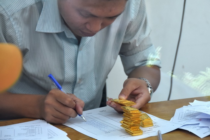 Giá vàng hôm nay, 13-12: Giảm rất mạnh- Ảnh 1. Giá vàng hôm nay, 13-12: Giảm rất mạnh- Ảnh 1.