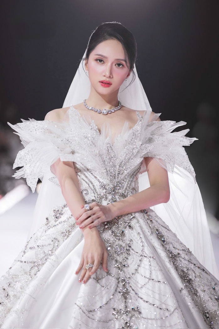 Hoa hậu Hương Giang cực đẹp trong áo cưới- Ảnh 1. Hoa hậu Hương Giang cực đẹp trong áo cưới- Ảnh 1.
