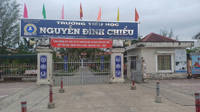 Diễn biến nóng vụ suất cơm "sụt cân" của học sinh tiểu học- Ảnh 1. Diễn biến nóng vụ suất cơm "sụt cân" của học sinh tiểu học- Ảnh 1.