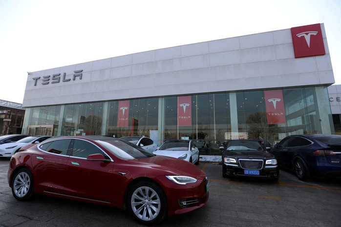 Một cửa hàng xe điện Tesla ở Bắc Kinh - Trung Quốc Ảnh: REUTERS Một cửa hàng xe điện Tesla ở Bắc Kinh - Trung Quốc Ảnh: REUTERS