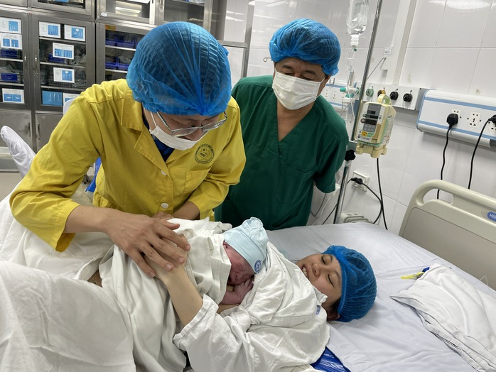 Nhiều địa phương áp dụng hỗ trợ một lần bằng tiền đối với phụ nữ sinh đủ 2 con trước 35 tuổiẢnh: NGỌC DUNG Nhiều địa phương áp dụng hỗ trợ một lần bằng tiền đối với phụ nữ sinh đủ 2 con trước 35 tuổiẢnh: NGỌC DUNG