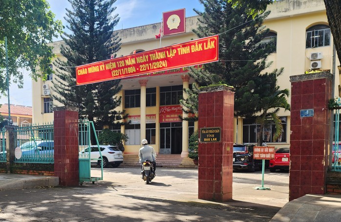 Bắt giam chánh tòa hình sự và 1 thẩm phán TAND tỉnh Đắk Lắk liên quan hối lộ- Ảnh 1. Bắt giam chánh tòa hình sự và 1 thẩm phán TAND tỉnh Đắk Lắk liên quan hối lộ- Ảnh 1.
