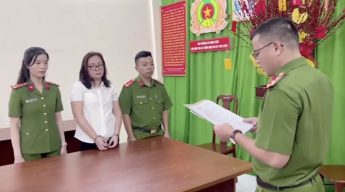Công an TP HCM bắt giữ phó phòng kinh doanh lừa đảo với chiêu “mua rẻ, bán lại giá cao”- Ảnh 1. Công an TP HCM bắt giữ phó phòng kinh doanh lừa đảo với chiêu “mua rẻ, bán lại giá cao”- Ảnh 1.