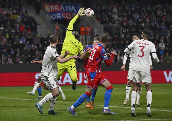 Hojlund lập đại công, Man United lên Top 8 Europa League- Ảnh 2. Hojlund lập đại công, Man United lên Top 8 Europa League- Ảnh 2.