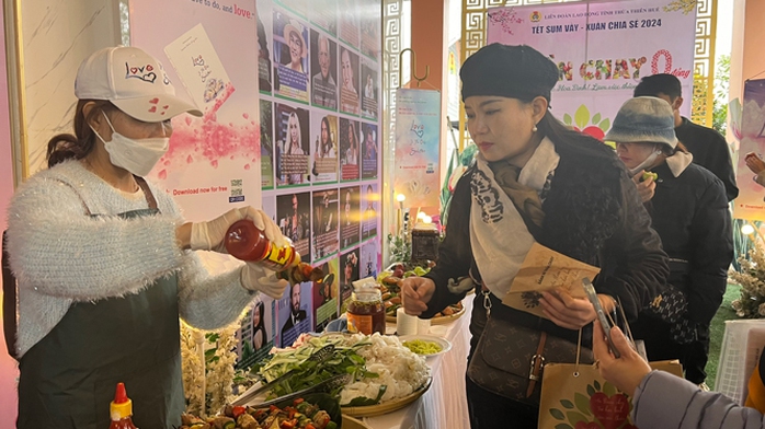 Một gian hàng tham gia Chương trình “Chợ Tết Công đoàn” năm 2024 tại Thừa Thiên – Huế Một gian hàng tham gia Chương trình “Chợ Tết Công đoàn” năm 2024 tại Thừa Thiên – Huế
