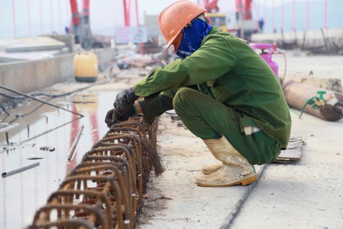 Cầu vòm thép đầu tiên ở Quảng Ngãi khẩn trương về đích- Ảnh 3. Cầu vòm thép đầu tiên ở Quảng Ngãi khẩn trương về đích- Ảnh 3.