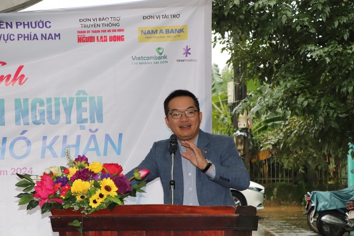 Bác sĩ đầu ngành Bệnh viện Chợ Rẫy khám bệnh miễn phí cho người dân Quảng Nam- Ảnh 3. Bác sĩ đầu ngành Bệnh viện Chợ Rẫy khám bệnh miễn phí cho người dân Quảng Nam- Ảnh 3.