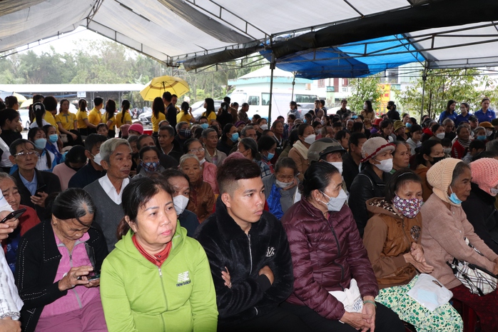 Bác sĩ đầu ngành Bệnh viện Chợ Rẫy khám bệnh miễn phí cho người dân Quảng Nam- Ảnh 8. Bác sĩ đầu ngành Bệnh viện Chợ Rẫy khám bệnh miễn phí cho người dân Quảng Nam- Ảnh 8.