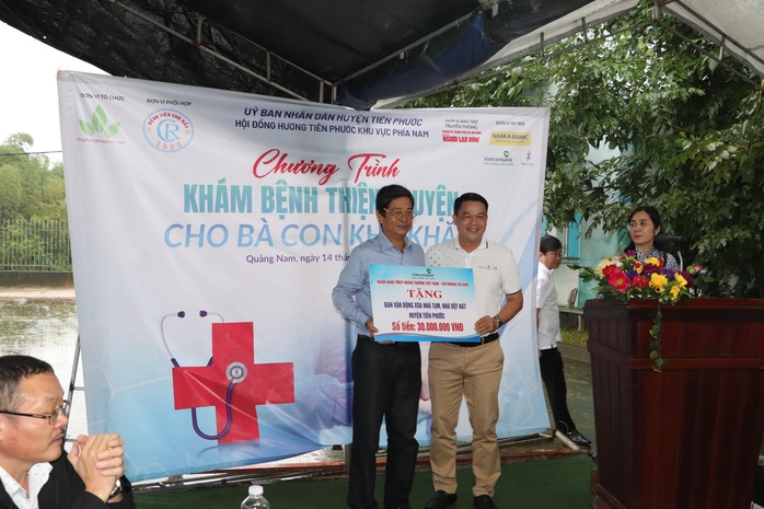 Bác sĩ đầu ngành Bệnh viện Chợ Rẫy khám bệnh miễn phí cho người dân Quảng Nam- Ảnh 10. Bác sĩ đầu ngành Bệnh viện Chợ Rẫy khám bệnh miễn phí cho người dân Quảng Nam- Ảnh 10.