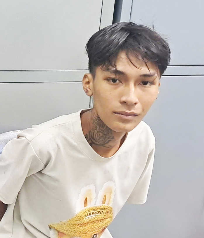 Truy bắt nhanh 2 cha con giết người rồi định bỏ trốn- Ảnh 2. Truy bắt nhanh 2 cha con giết người rồi định bỏ trốn- Ảnh 2.