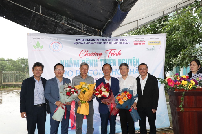Bác sĩ đầu ngành Bệnh viện Chợ Rẫy khám bệnh miễn phí cho người dân Quảng Nam- Ảnh 9. Bác sĩ đầu ngành Bệnh viện Chợ Rẫy khám bệnh miễn phí cho người dân Quảng Nam- Ảnh 9.
