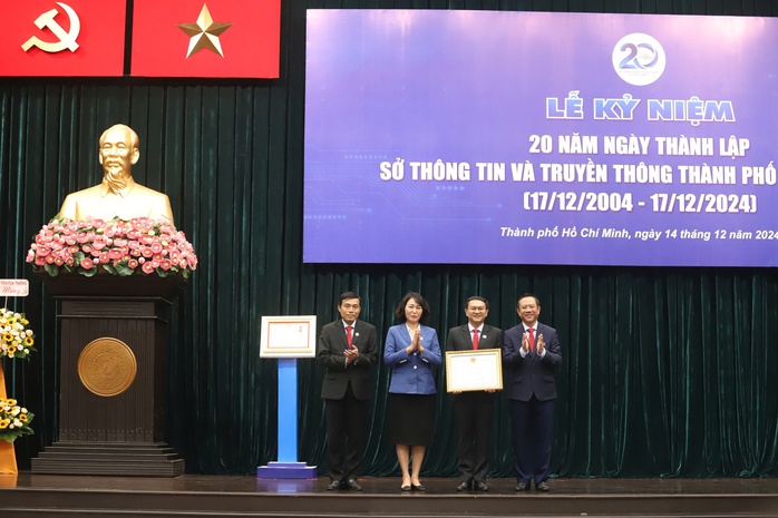 Sở Thông tin và Truyền thông TP HCM đón nhận Huân chương Lao động hạng Nhì- Ảnh 3. Sở Thông tin và Truyền thông TP HCM đón nhận Huân chương Lao động hạng Nhì- Ảnh 3.