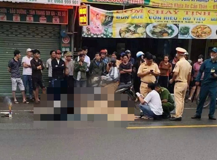 Tai nạn nghiêm trọng lúc trời mưa ở Thủ Đức- Ảnh 1. Tai nạn nghiêm trọng lúc trời mưa ở Thủ Đức- Ảnh 1.