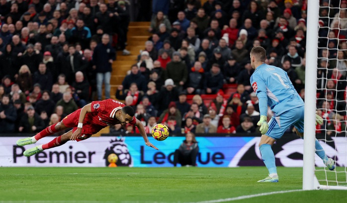 Siêu dự bị Jota bùng nổ, Liverpool thoát thua ở Anfield- Ảnh 4. Siêu dự bị Jota bùng nổ, Liverpool thoát thua ở Anfield- Ảnh 4.