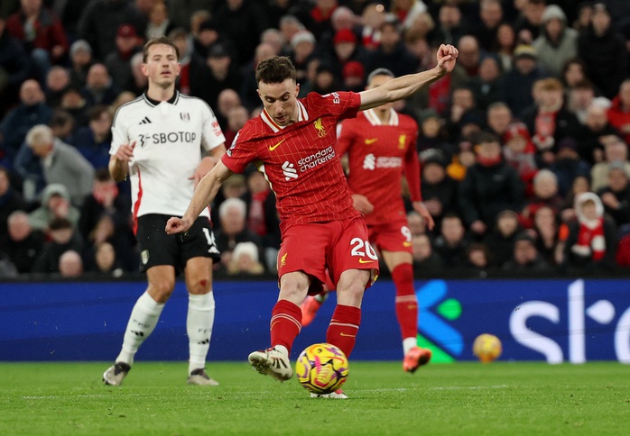 Siêu dự bị Jota bùng nổ, Liverpool thoát thua ở Anfield- Ảnh 5. Siêu dự bị Jota bùng nổ, Liverpool thoát thua ở Anfield- Ảnh 5.