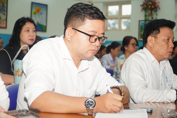 Hơn 100 cán bộ giáo dục tham dự bồi dưỡng “Kỹ năng ứng xử với báo chí-truyền thông”- Ảnh 8. Hơn 100 cán bộ giáo dục tham dự bồi dưỡng “Kỹ năng ứng xử với báo chí-truyền thông”- Ảnh 8.