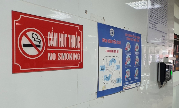Mức phạt khi hút thuốc lá trên máy bay và tại điểm cấm- Ảnh 1. Mức phạt khi hút thuốc lá trên máy bay và tại điểm cấm- Ảnh 1.