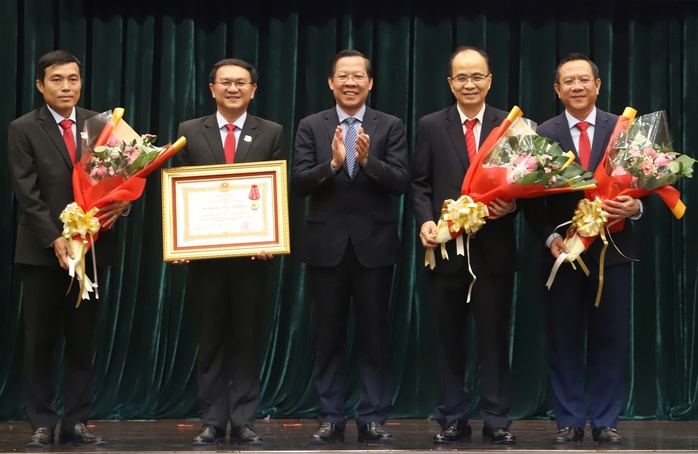 Sở Thông tin và Truyền thông TP HCM đón nhận Huân chương Lao động hạng Nhì- Ảnh 2. Sở Thông tin và Truyền thông TP HCM đón nhận Huân chương Lao động hạng Nhì- Ảnh 2.