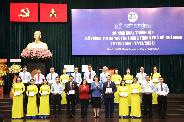 Sở Thông tin và Truyền thông TP HCM đón nhận Huân chương Lao động hạng Nhì- Ảnh 6. Sở Thông tin và Truyền thông TP HCM đón nhận Huân chương Lao động hạng Nhì- Ảnh 6.