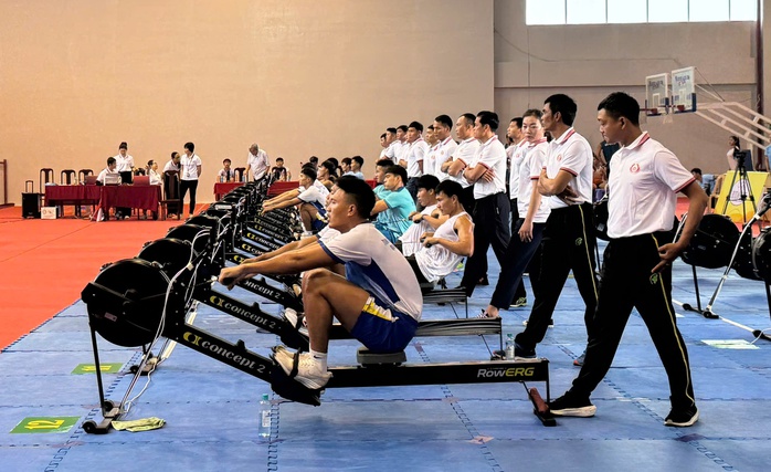 Hấp dẫn Giải Vô địch đua rowing máy quốc gia 2024- Ảnh 4. Hấp dẫn Giải Vô địch đua rowing máy quốc gia 2024- Ảnh 4.
