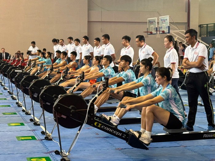 Hấp dẫn Giải Vô địch đua rowing máy quốc gia 2024- Ảnh 2. Hấp dẫn Giải Vô địch đua rowing máy quốc gia 2024- Ảnh 2.