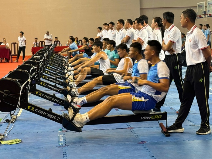 Hấp dẫn Giải Vô địch đua rowing máy quốc gia 2024- Ảnh 3. Hấp dẫn Giải Vô địch đua rowing máy quốc gia 2024- Ảnh 3.