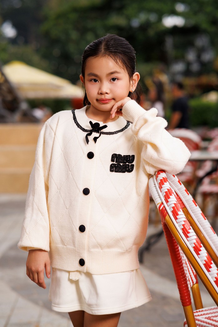 Mẫu nhí Trúc Hà ấn tượng trong bộ ảnh mới- Ảnh 2. Mẫu nhí Trúc Hà ấn tượng trong bộ ảnh mới- Ảnh 2.