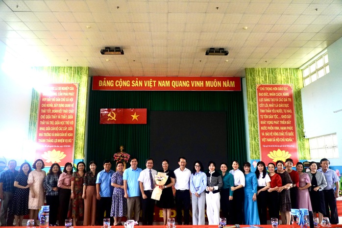 Hơn 100 cán bộ giáo dục tham dự bồi dưỡng “Kỹ năng ứng xử với báo chí-truyền thông”- Ảnh 10. Hơn 100 cán bộ giáo dục tham dự bồi dưỡng “Kỹ năng ứng xử với báo chí-truyền thông”- Ảnh 10.
