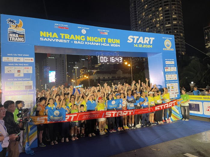 Giải chạy đêm đầu tiên ở Nha Trang thu hút hơn 3.100 vận động viên- Ảnh 1. Giải chạy đêm đầu tiên ở Nha Trang thu hút hơn 3.100 vận động viên- Ảnh 1.
