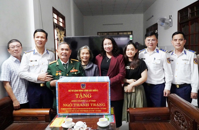 Bộ Tư lệnh Vùng Cảnh sát biển 2 thăm, tặng quà gia đình chính sách- Ảnh 2. Bộ Tư lệnh Vùng Cảnh sát biển 2 thăm, tặng quà gia đình chính sách- Ảnh 2.