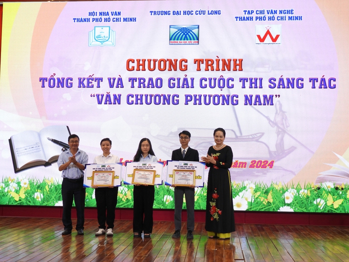 Trao giải cuộc thi sáng tác “Văn chương phương Nam”- Ảnh 3. Trao giải cuộc thi sáng tác “Văn chương phương Nam”- Ảnh 3.