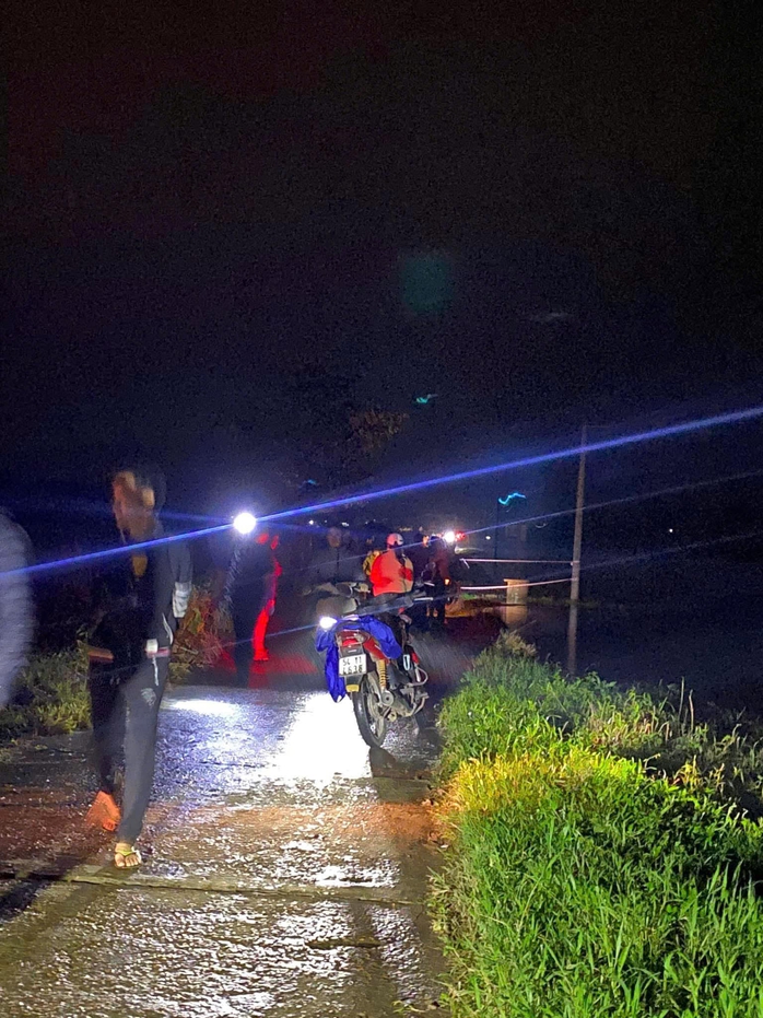 Tìm thấy thi thể 2 cháu bé bị nước cuốn trôi ở Quảng Nam- Ảnh 1. Tìm thấy thi thể 2 cháu bé bị nước cuốn trôi ở Quảng Nam- Ảnh 1.