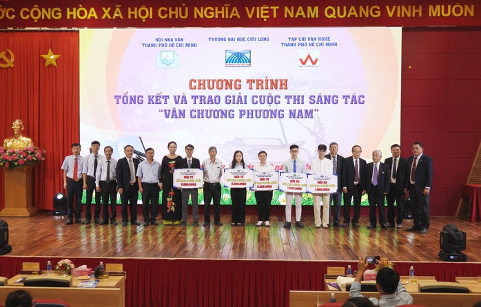 Trao giải cuộc thi sáng tác “Văn chương phương Nam”- Ảnh 4. Trao giải cuộc thi sáng tác “Văn chương phương Nam”- Ảnh 4.
