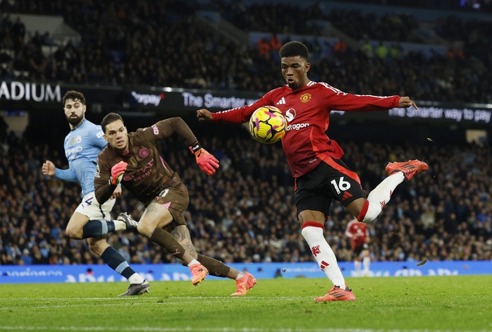 116 giây kinh hoàng, Man City thua ngược cực sốc derby Manchester- Ảnh 7. 116 giây kinh hoàng, Man City thua ngược cực sốc derby Manchester- Ảnh 7.