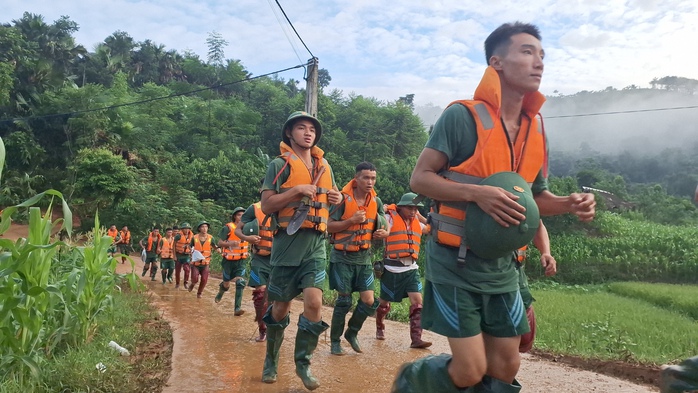 Thắm tình đoàn kết quân - dân- Ảnh 2. Thắm tình đoàn kết quân - dân- Ảnh 2.