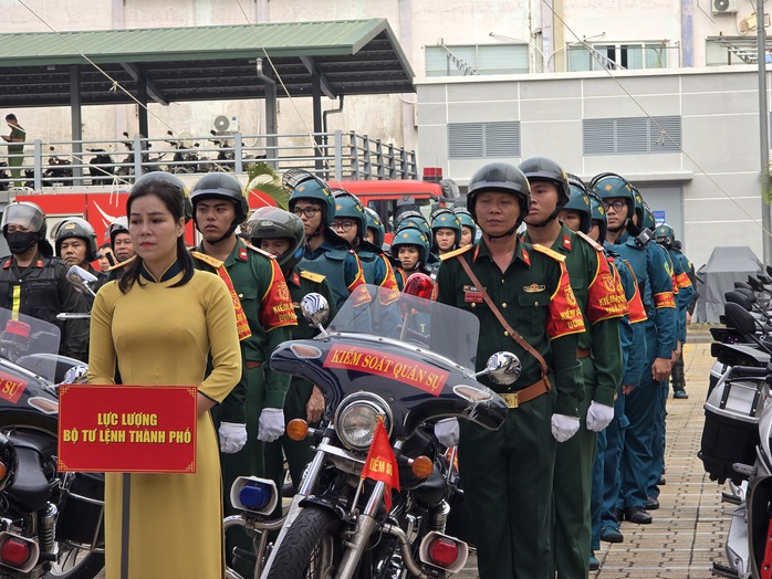 Công an TP HCM ra quân trấn áp 5 loại tội phạm Tết Ất Tỵ- Ảnh 3. Công an TP HCM ra quân trấn áp 5 loại tội phạm Tết Ất Tỵ- Ảnh 3.