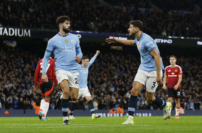 116 giây kinh hoàng, Man City thua ngược cực sốc derby Manchester- Ảnh 4. 116 giây kinh hoàng, Man City thua ngược cực sốc derby Manchester- Ảnh 4.