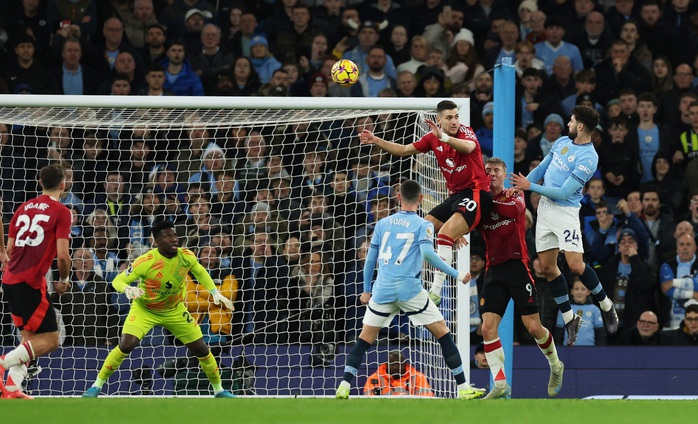 116 giây kinh hoàng, Man City thua ngược cực sốc derby Manchester- Ảnh 3. 116 giây kinh hoàng, Man City thua ngược cực sốc derby Manchester- Ảnh 3.