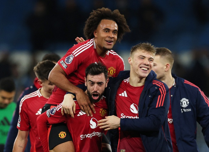 HLV Amorim được khen vì loại bỏ Rashford, Garnacho ở derby Manchester- Ảnh 4. HLV Amorim được khen vì loại bỏ Rashford, Garnacho ở derby Manchester- Ảnh 4.
