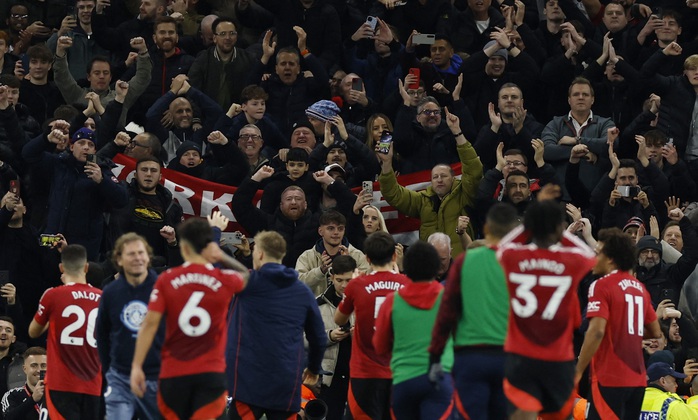 116 giây kinh hoàng, Man City thua ngược cực sốc derby Manchester- Ảnh 9. 116 giây kinh hoàng, Man City thua ngược cực sốc derby Manchester- Ảnh 9.