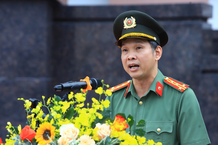 Hình ảnh Công an Bình Dương ra quân trấn áp tội phạm - Ảnh 1. Hình ảnh Công an Bình Dương ra quân trấn áp tội phạm - Ảnh 1.