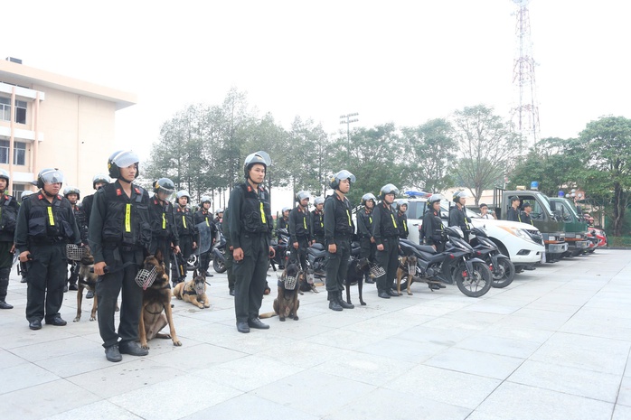 Hình ảnh Công an Bình Dương ra quân trấn áp tội phạm - Ảnh 6. Hình ảnh Công an Bình Dương ra quân trấn áp tội phạm - Ảnh 6.