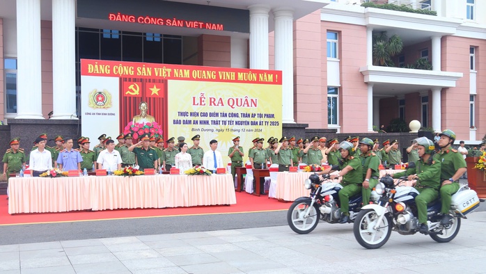 Hình ảnh Công an Bình Dương ra quân trấn áp tội phạm - Ảnh 9. Hình ảnh Công an Bình Dương ra quân trấn áp tội phạm - Ảnh 9.