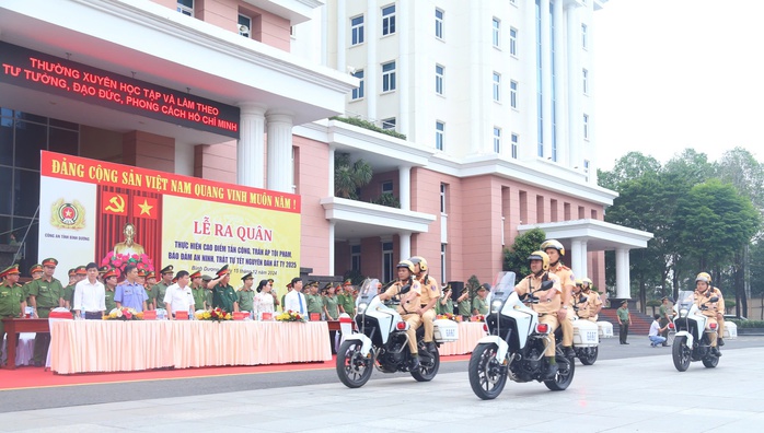 Hình ảnh Công an Bình Dương ra quân trấn áp tội phạm - Ảnh 8. Hình ảnh Công an Bình Dương ra quân trấn áp tội phạm - Ảnh 8.